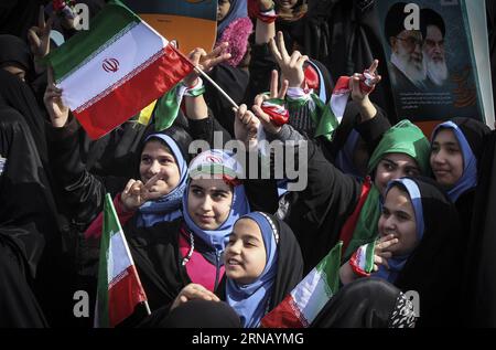 (160211) -- TÉHÉRAN, 11 février 2016 -- des écolières iraniennes assistent à un rassemblement pour marquer le 37e anniversaire de la révolution islamique sur la place Azadi (liberté) à Téhéran, Iran, le 11 février 2016. Des centaines de milliers d'Iraniens ont célébré jeudi dans tout le pays le 37e anniversaire de la victoire de la révolution islamique. IRAN-TÉHÉRAN-ANNIVERSAIRE DE LA RÉVOLUTION ISLAMIQUE AhmadxHalabisaz PUBLICATIONxNOTxINxCHN TÉHÉRAN février 11 2016 des écolières iraniennes participent à un rassemblement pour marquer le 37e anniversaire de la révolution islamique SUR la place de la liberté Azadi à TÉHÉRAN Iran février 11 2016 des centaines de milliers de célébrations iraniennes Banque D'Images