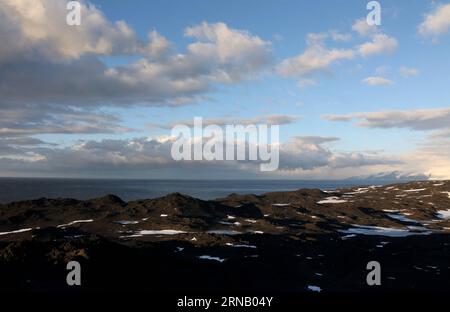 (160212) -- XUELONG ICEBREAKER, 12 février 2016 -- une photo prise le 6 février 2016 montre des paysages de l'île Ross en Antarctique. Le brise-glace chinois Xuelong , ou Dragon des neiges, a atteint la mer de Ross pour des recherches scientifiques. (dhf) ANTARCTICA-XUELONG-ROSS SEA-SCENERY (CN) ZhuxJichai PUBLICATIONxNOTxINxCHN 160212 XUELONG Icebreaker février 12 2016 photo prise LE 6 2016 février montre le paysage SUR Ross Islande en Antarctique le brise-glace chinois XUELONG ou Dragon des neiges a atteint la mer de Ross pour la recherche scientifique DHF Antarctique XUELONG Ross Sea BLUXUXUXUXLICVIXINXJIcechichNOxPUXJIONG Banque D'Images