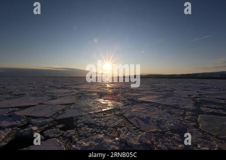 (160212) -- XUELONG ICEBREAKER, 12 février 2016 -- une photo prise le 9 février 2016 montre des paysages de la mer de Ross en Antarctique. Le brise-glace chinois Xuelong , ou Dragon des neiges, a atteint la mer de Ross pour des recherches scientifiques. (dhf) ANTARCTICA-XUELONG-ROSS SEA-SCENERY (CN) ZhuxJichai PUBLICATIONxNOTxINxCHN 160212 XUELONG Icebreaker Feb 12 2016 photo prise LE 9 2016 février montre des paysages SUR la mer de Ross en Antarctique le brise-glace chinois XUELONG ou Dragon des neiges a atteint la mer de Ross pour la recherche scientifique DHF Antarctique XUELONG XUELONG Ross Sea BLONXUXUXUxPUXJIcechichNOxPUTCNOxJIONXLONTXLONG Banque D'Images