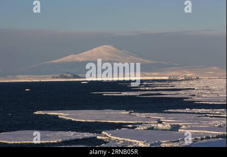 (160212) -- XUELONG ICEBREAKER, Feb. 12, 2016 -- Photo taken on Feb. 9, 2016 shows Mount Melbourne on Ross Sea in Antarctica. The Chinese icebreaker Xuelong , or Snow Dragon, reached the Ross Sea for scientific research. ) (dhf) ANTARCTICA-XUELONG-ROSS SEA-SCENERY (CN) ZhuxJichai PUBLICATIONxNOTxINxCHN   160212 XUELONG Icebreaker Feb 12 2016 Photo Taken ON Feb 9 2016 Shows Mount Melbourne ON Ross Sea in Antarctica The Chinese Icebreaker XUELONG or Snow Dragon reached The Ross Sea for Scientific Research DHF Antarctica XUELONG Ross Sea scenery CN ZhuxJichai PUBLICATIONxNOTxINxCHN Stock Photo