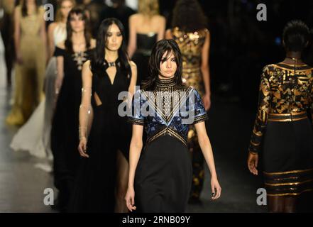 Les mannequins présentent les créations de la collection automne/hiver 2016 Tadashi Shoji lors de la Fashion week de New York à New York, aux États-Unis, le 12 février 2016. ) U.S.-NEW YORK-FASHION WEEK-TADASHI SHOJI WangxLei PUBLICATIONxNOTxINxCHN les modèles présentent les créations de la case hiver 2016 Collection Tadashi Shoji lors de la Fashion week de New York aux États-Unis février 12 2016 U S New York Fashion week Tadashi Shoji WangxLei PUBLICATIONxNOTxINxCHN Banque D'Images