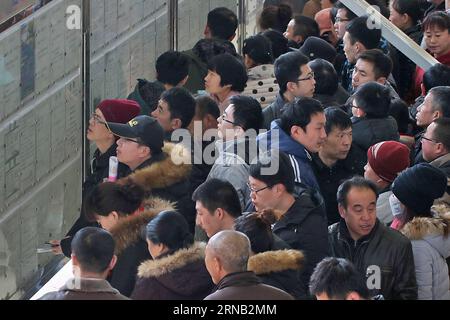 Les demandeurs d emploi assistent à un salon de l emploi dans la ville de Yantai, dans la province du Shandong de l est de la Chine, le 15 février 2016. De nombreux salons de l ' emploi ont été organisés pour offrir des possibilités d ' emploi aux travailleurs migrants et à d ' autres demandeurs d ' emploi après les vacances de la fête du printemps. (Ry) CHINA-JOB FAIRS (CN) TangxKe PUBLICATIONxNOTxINxCHN les demandeurs d'emploi assistent à un salon de l'emploi dans la ville de Yantai East China S Shan Dong province février 15 2016 DE NOMBREUX salons de l'emploi ont été héros pour OFFRIR des opportunités d'emploi aux travailleurs immigrants et autres demandeurs d'emploi après le festival de printemps Ry China Job Fairways CN TangxKe PUBLICATIONxNOTxINxCHN Banque D'Images