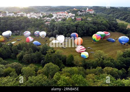 1 septembre 2023, Nove Mesto nad Metuji, République tchèque : une collection des 32 montgolfières volent tôt le matin à Nove Mesto nad Metuji (150 kilomètres au nord de Prague) en République tchèque. Les Balloonistes de la République tchèque se réunissent lors de ce qui est le plus grand événement de ballon de cette année en République tchèque. (Image de crédit : © Slavek Ruta/ZUMA Press Wire) USAGE ÉDITORIAL SEULEMENT! Non destiné à UN USAGE commercial ! Banque D'Images