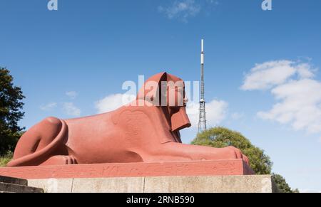 Crystal Palace Park Terracotta Red Sphinx statue, Upper Terrace, Anerley, Londres, SE19, Angleterre, Royaume-Uni Banque D'Images