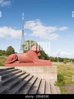 Crystal Palace Park Terracotta Red Sphinx statue, Upper Terrace, Anerley, Londres, SE19, Angleterre, Royaume-Uni Banque D'Images