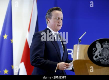 Eu-Gipfel in Brüssel - PK David Cameron (160220) -- BRUXELLES, le 19 février 2016 -- le Premier ministre britannique David Cameron se prépare à prendre la parole lors d'une conférence de presse à l'issue d'un sommet extraordinaire de l'UE de deux jours au Conseil européen de Bruxelles, Belgique, le 19 février 2016. Vendredi soir, les dirigeants européens sont parvenus à un accord sur les réformes du Premier ministre britannique David Cameron visant à accorder au Royaume-Uni un statut spécial dans l'UE après les négociations marathon. BELGIUM-BRUSSELS-eu-SUMMIT-UK-CAMERON YexPingfan PUBLICATIONxNOTxINxCHN Sommet de l'UE à Bruxelles Conférence de presse David Cameron Bruxelles février 19 2016 Premier ministre britannique David Banque D'Images