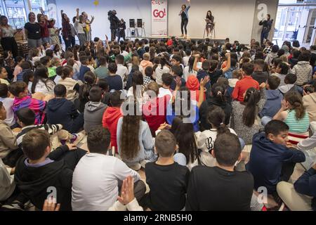 Vilvoorde, Belgique. 01 septembre 2023. L'illustration montre le premier jour d'école au Go! Basisschool Klim-Op à Vilvoorde, le premier jour d'école de l'année scolaire 2023-2024/2023, vendredi 01 septembre. BELGA PHOTO NICOLAS MAETERLINCK crédit : Belga News Agency/Alamy Live News Banque D'Images