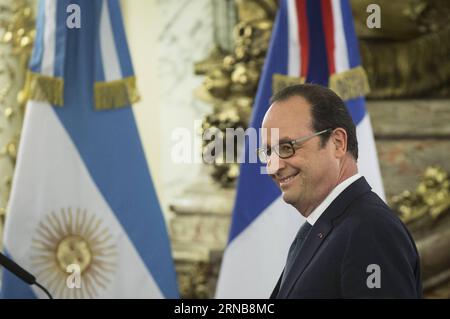 (160224) -- BUENOS AIRES, Feb. 24, 2016 -- French President Francois Hollande takes part in the signing agreements act with his Argentinian counterpart Mauricio Macri, in the White Room of Casa Rosada in Buenos Aires city, capital of Argentina, on Feb. 24, 2016. Hollande is on a two-day official visit to Argentina. ) (jg) (ah) ARGENTINA-BUENOS AIRES-FRANCE-POLITICS-VISIT MartinxZabala PUBLICATIONxNOTxINxCHN   Buenos Aires Feb 24 2016 French President François Hollande Takes Part in The Signing Agreements ACT With His Argentinian Part Mauricio Macri in The White Room of Casa Rosada in Buenos Ai Stock Photo