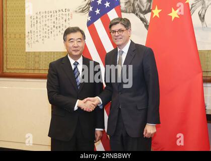 (160228) -- BEIJING, le 28 février 2016 -- le vice-premier ministre chinois Wang Yang (à gauche) rencontre le secrétaire américain au Trésor Jacob Lew à Beijing, capitale de la Chine, le 28 février 2016.) (wyl) CHINA-BEIJING-WANG YANG-U.S.-MEETING (CN) DingxLin PUBLICATIONxNOTxINxCHN Beijing 28 2016 février le vice-premier ministre chinois Wang Yang l rencontre le secrétaire au Trésor américain Jacob Lew à Beijing capitale de la Chine février 28 2016 wyl Chine Beijing Wang Yang U Réunion CN DingxLin PUBLICATIONxNOTxINxCHN Banque D'Images