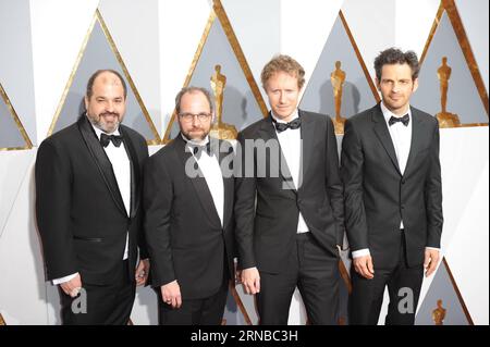 LOS ANGELES, le 28 février 2016 -- les Cast Members de son of Saul (Hongrie) pour Forign Language film nominé arrivent pour le tapis rouge de la 88e cérémonie des Oscars au Dolby Theater de Los Angeles, aux États-Unis, le 28 février 2016.) (Lyi) US-LOS ANGELES-OSCARS-RED CARPET YangxLei PUBLICATIONxNOTxINxCHN Los Angeles 28 2016 février les Cast Members de Sun of Saul Hungary pour FORIGN Language film Nominee arrivent pour le tapis rouge de la 88e cérémonie des Oscars AU Dolby Theatre de Los Angeles aux États-Unis LE 28 2016 février lyi U.S. Los Angeles Oscars Red Carpet YangxLei PUBLICATIONxNOTxINxCHN Banque D'Images