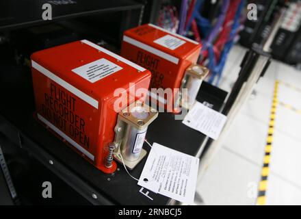 (160229) -- SHANGHAI, 29 février 2016 -- la photo prise le 29 février 2016 montre les boîtes noires, ou enregistreurs de vol de l'avion C919 à la base de recherche de l'avion à Shanghai Aircraft Design and Research Institute du commercial Aircraft Corp. of China (COMAC), à Shanghai, dans l'est de la Chine. L avion C919, le premier gros avion de passagers produit en Chine, a été développé par la COMAC. La C919 dispose de 158 sièges, d'une autonomie standard de 4 075 kilomètres et d'une autonomie étendue de 5 555 kilomètres. Le vol inaugural de l'avion C919 est prévu en 2016. ) (CXY) CHINA-SHANGHAI-PASSENGER PLANE-C919 (CN) P Banque D'Images