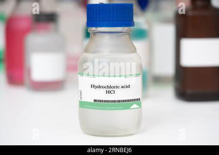Hydrochloric acid A highly corrosive liquid used as a solvent and in the production of various chemicals, such as fertilizers and dyes. Banque D'Images