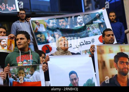 (160306) -- LE CAIRE, 6 mars 2016 -- un certain nombre de militants politiques égyptiens organisent un sit-in au Syndicat des journalistes du centre-ville du Caire pour appeler à la libération des militants révolutionnaires emprisonnés par la police égyptienne, Égypte, 6 mars 2016.) EGYPTE-CAIRE-SYNDICAT DES JOURNALISTES-MANIFESTATION AhmedxGomaa PUBLICATIONxNOTxINxCHN le Caire Mars 6 2016 un certain nombre de militants politiques égyptiens organisent un sit in AU syndicat des journalistes du centre-ville du Caire S appelant à la libération des militants révolutionnaires emprisonnés par la police égyptienne Egypte Mars 6 2016 Egypte le syndicat des journalistes du Caire manifestation AhmedxGomaa PUBLICATIONx Banque D'Images