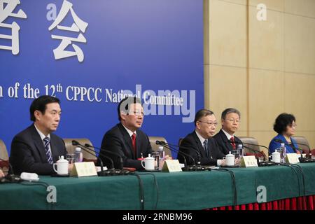 (160309) -- BEIJING, March 9, 2016 -- Huang Jiefu (C), Fan Xiaojian (2nd R), Hu Xiaoyi (2nd L), Li Weihong (1st R) and Liu Changming, five members of the 12th National Committee of the Chinese People s Political Consultative Conference, give a press conference on the development of people s livelihood in Beijing, capital of China, March 9, 2016. )(mcg) (TWO SESSIONS)CHINA-BEIJING-CPPCC-PRESS CONFERENCE (CN) ChenxJunqing PUBLICATIONxNOTxINxCHN   Beijing March 9 2016 Huang Jiefu C supporter Xiaojian 2nd r HU Xiaoyi 2nd l left Weihong 1st r and Liu Chang Ming Five Members of The 12th National Com Stock Photo