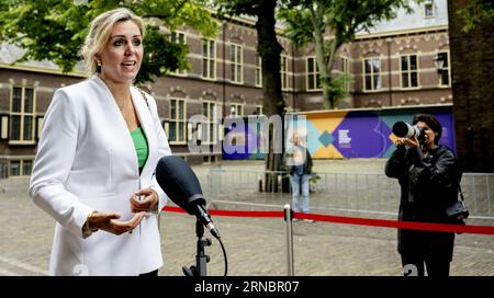 LA HAYE - Vivianne Heijnen Secrétaire d'État aux infrastructures et à la gestion de l'eau. Dans le Binnenhof avant le Conseil hebdomadaire des ministres. ANP ROBIN UTRECHT netherlands Out - belgique Out Banque D'Images