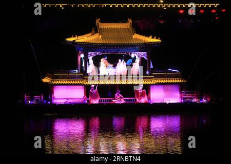 (160312) -- KAIFENG, March 11, 2016 -- Actors sing and dance during an on-water performance reproducing the prosperity of capital city Kaifeng (historically known as Daliang, Bianliang, Bianjing, Dongjing) of Northern Song Dynasty (960-1127 AD) in Kaifeng, Central China s Henan Province, March 11, 2016. ) (wyl) CHINA-HENAN-WATER-PERFORMANCE (CN) LixJunsheng PUBLICATIONxNOTxINxCHN   160312 Kaifeng March 11 2016 Actors Sing and Dance during to ON Water Performance reproducing The Prosperity of Capital City Kaifeng historically known As Daliang  Bianjing Dong Jing of Northern Song Dynasty 960 112 Stock Photo