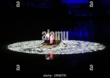 (160312) -- KAIFENG, March 11, 2016 -- Actors on a boat perform during an on-water performance reproducing the prosperity of capital city Kaifeng (historically known as Daliang, Bianliang, Bianjing, Dongjing) of Northern Song Dynasty (960-1127 AD) in Kaifeng, Central China s Henan Province, March 11, 2016. ) (wyl) CHINA-HENAN-WATER-PERFORMANCE (CN) LixJunsheng PUBLICATIONxNOTxINxCHN   160312 Kaifeng March 11 2016 Actors ON a Boat perform during to ON Water Performance reproducing The Prosperity of Capital City Kaifeng historically known As Daliang  Bianjing Dong Jing of Northern Song Dynasty 9 Stock Photo