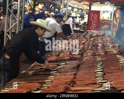 (160312) -- HOUSTON, March 11, 2016 -- People roast meat for selling during the 2016 Houston Livestock Show and Rodeo in Houston, the United States, March 11, 2016. The Houston Livestock Show and Rodeo is held from March 1 to March 20 at the NRG Park in Houston. ) US-HOUSTON-LIVESTOCK SHOW AND RODEO ZhangxYongxing PUBLICATIONxNOTxINxCHN   160312 Houston March 11 2016 Celebrities Roast Meat for Selling during The 2016 Houston Livestock Show and Rodeo in Houston The United States March 11 2016 The Houston Livestock Show and Rodeo IS Hero from March 1 to March 20 AT The NRG Park in Houston U.S. H Stock Photo