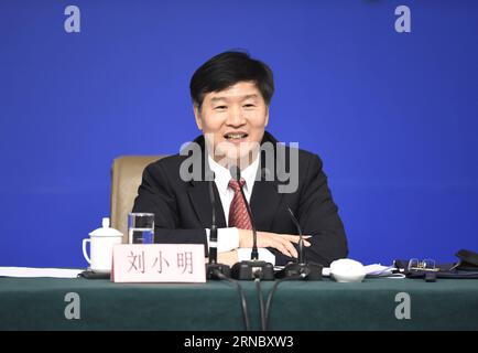 (160314) -- BEIJING, 14 mars 2016 -- le Directeur général du Département des Services de transport du Ministère des Transports Liu Xiaoming répond aux questions lors d une conférence de presse sur la réforme et le développement du taxi en marge de la quatrième session du 12e Congrès national du peuple à Beijing, capitale de la Chine, le 14 mars 2016. )(MCG) (DEUX SESSIONS)CHINA-BEIJING-NPC-PRESS CONFERENCE-TAXI (CN) ChenxYichen PUBLICATIONxNOTxINxCHN 160314 Beijing Mars 14 2016 Directeur général du Département des Transports du Ministère des Transports Liu Xiao Ming répond à des questions LORS D'une conférence de presse Banque D'Images