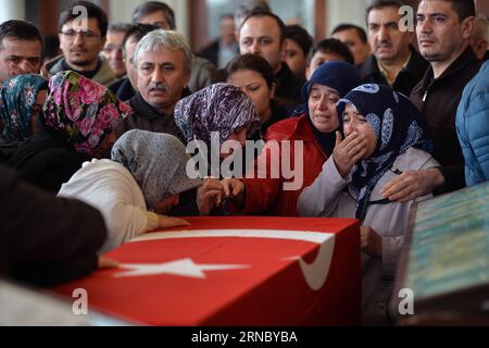 Bilder des Tages Anschlag in Ankara  - Beerdigung von Todesopfern (160314) -- ANKARA, March 14, 2016 -- Relatives of victims cry during a funeral held in a mosque in Ankara, Turkey, March 14, 2016. The death toll of the bomb attack in the Turkish capital of Ankara on Sunday has increased to 37, said Turkish Health Minister Mehmet Muezzinoglu on Monday. ) TURKEY-ANKARA-BLAST MustafaxKaya PUBLICATIONxNOTxINxCHN   Images the Day Stop in Ankara Funeral from Casualties 160314 Ankara March 14 2016 Relatives of Victims Cry during a Funeral Hero in a Mosque in Ankara Turkey March 14 2016 The Death tol Stock Photo