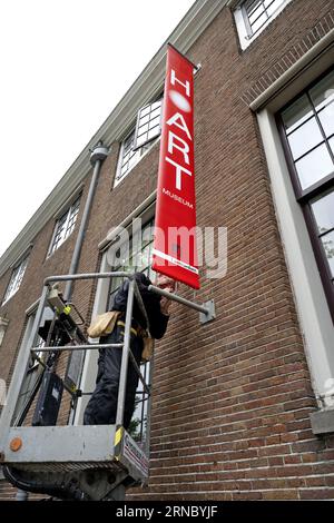 AMSTERDAM - des bannières portant le nouveau nom H'ART Museum seront accrochées sur la façade de l'ancien Museum Hermitage Amsterdam. Le musée de l'Amstel a décidé de changer de nom après avoir rompu ses liens avec l'Ermitage russe à Saint-Pétersbourg en raison de la guerre en Ukraine. ANP OLAF KRAAK pays-bas sorti - belgique sorti Banque D'Images