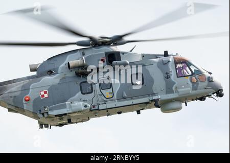 Un hélicoptère AgustaWestland AW101 de la marine polonaise. Banque D'Images