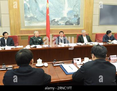 (160317) -- BEIJING, le 17 mars 2016 -- le conseiller d'État chinois Wang Yong (C) prend la parole lors d'une réunion de la Commission nationale pour la prévention des catastrophes à Beijing, capitale de la Chine, le 17 mars 2016.) (zkr) CHINA-BEIJING-WANG YONG-DISASTER REDUCTION-MEETING (CN) WangxYe PUBLICATIONxNOTxINxCHN Beijing Mars 17 2016 les conseillers d'Etat chinois Wang Yong C prennent la parole lors d'une réunion Hero de la Commission nationale pour la prévention des catastrophes à Beijing capitale chinoise Mars 17 2016 CCR Chine Beijing Wang Yong Disaster Reduction Reunion CN WangXYe PUBLICATIONxNOTxINxINxCHN Banque D'Images