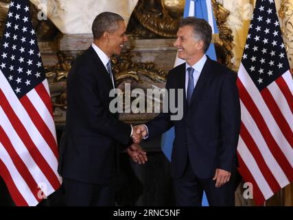 (160324) -- BUENOS AIRES, le 24 mars 2016 -- le président argentin Mauricio Macri (à droite) serre la main du président américain Barack Obama, au palais présidentiel Casa Rosada, à Buenos Aires, capitale de l'Argentine, le 23 mars 2016. Obama est arrivé mercredi en Argentine en provenance de Cuba pour une visite de deux jours. POOL/Martin Zabala) (wyl) ARGENTINA-BUENOS AIRES-U.S.-OBAMA-VISIT e Pool PUBLICATIONxNOTxINxCHN Buenos Aires Mars 24 2016 le président argentin Mauricio Macri r serre la main du président américain Barack Obama AU Palais présidentiel Casa Rosada à Buenos Aires capitale Argentine Mars 23 2016 Obama Banque D'Images