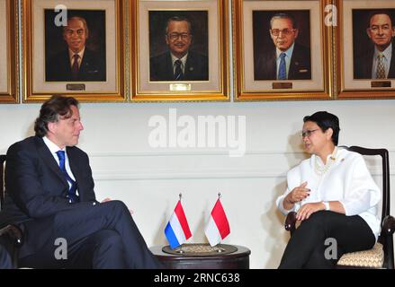 (160324) --JAKARTA, March 24, 2016 -- Indonesian Foreign Minister Retno Marsudi (R) meets with visiting Dutch Foreign Minister Bert Koenders in Jakarta March 24, 2016. ) INDONESIA-JAKARTA-DUTCH FM-VISIT Zulkarnain PUBLICATIONxNOTxINxCHN   Jakarta March 24 2016 Indonesian Foreign Ministers Retno Marsudi r Meets With Visiting Dutch Foreign Ministers Bert Koenders in Jakarta March 24 2016 Indonesia Jakarta Dutch FM Visit Zulkarnain PUBLICATIONxNOTxINxCHN Stock Photo