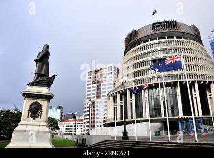 Neuseeland stimmt für Beibehaltung der bisherigen Nationalfahne (160324) -- WELLINGTON, le 24 mars 2016 -- une photo prise le 24 mars 2016 montre le drapeau national actuel de la Nouvelle-Zélande devant l'édifice du Parlement à Wellington, capitale de la Nouvelle-Zélande. Les Néo-Zélandais ont voté pour garder le Jack de l'Union britannique dans leur drapeau national, rejetant la candidature du Premier ministre John Key pour un changement à une conception de fougère argentée lors d'un référendum qui s'est clôturé jeudi). NEW ZEALAND-NATIONAL FLAG-CHANGE-REJECTION SuxLiang PUBLICATIONxNOTxINxCHN Nouvelle-Zélande vrai pour conservation le drapeau national jusqu'à présent Wellington March Banque D'Images