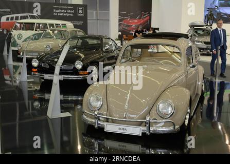 (160405) -- ZAGREB, le 5 avril 2016 -- les voitures Volkswagen anciennes sont exposées au salon de l'auto de Zagreb 2016 à Zagreb, capitale de la Croatie, le 5 avril 2016. Au total, 440 exposants de 33 pays ont participé au salon de l'auto de Zagreb 2016, qui se tiendra du 5 au 10 avril. CROATIE-ZAGREB-INTERNATIONAL SALON DE L'AUTO MisoxLisanin PUBLICATIONxNOTxINxCHN Zagreb avril 5 2016 les voitures Volkswagen anciennes sont exposées au salon de l'auto de Zagreb 2016 à Zagreb capitale de la Croatie avril 5 2016 un total de 440 exposants de 33 pays ont participé au salon de l'auto de Zagreb 2016 qui a duré du 5 au 30 avril Apri Banque D'Images