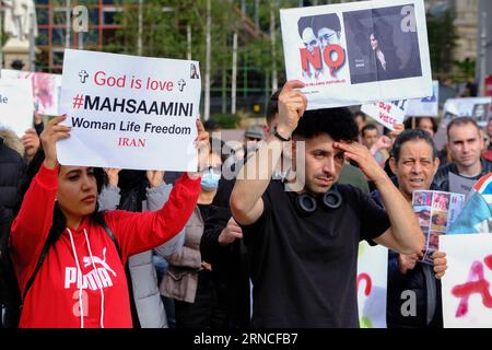 Victoria Square, Birmingham, Royaume-Uni. 2 octobre 2022. Les manifestants se rassemblent pour montrer leur colère après la mort de Mahsa Amini. Crédit Mark Lear / Alamy stock photo Banque D'Images