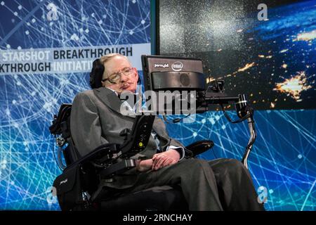 Stephen Hawking präsentiert neues Projekt Breakthrough Starshot (160412) -- NEW YORK, April 12, 2016 -- Astrophysicist Stephen Hawking speaks at the StarShot project press conference at One World Observatory in New York, the United States, April 12, 2016. British astrophysicist Stephen Hawking announced here Tuesday he is teaming up with Russian billionaire Yuri Milner and a group of scientists for a new Starshot space exploration program, which will build tiny spacecraft called nanocraft capable of reaching the Alpha Centauri star system in approximately 20 years after launch. ) U.S.-NEW YORK Stock Photo