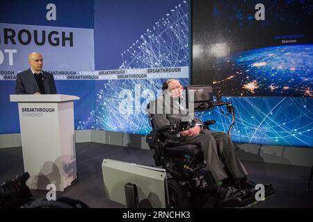 Stephen Hawking präsentiert neues Projekt Breakthrough Starshot (160412) -- NEW YORK, April 12, 2016 -- Astrophysicist Stephen Hawking (R) speaks at the StarShot project press conference at One World Observatory in New York, the United States, April 12, 2016. British astrophysicist Stephen Hawking announced here Tuesday he is teaming up with Russian billionaire Yuri Milner and a group of scientists for a new Starshot space exploration program, which will build tiny spacecraft called nanocraft capable of reaching the Alpha Centauri star system in approximately 20 years after launch. ) U.S.-NEW Stock Photo