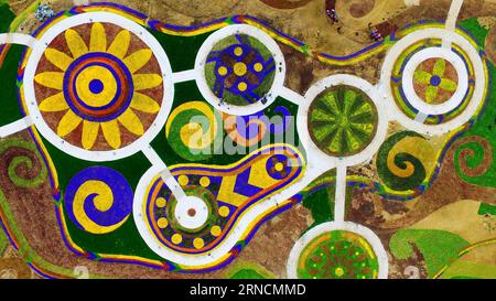 (160417) -- BEIJING, April 17, 2016 -- The flower field is seen from above at the Marco Polo Flower World in Yangzhou, east China s Jiangsu Province, April 10, 2016. ) WEEKLY CHOICES OF XINHUA PHOTO MengxDelong PUBLICATIONxNOTxINxCHN   160417 Beijing April 17 2016 The Flower Field IS Lakes from above AT The Marco Polo Flower World in Yang Zhou East China S Jiangsu Province April 10 2016 Weekly Choices of XINHUA Photo MengxDelong PUBLICATIONxNOTxINxCHN Stock Photo