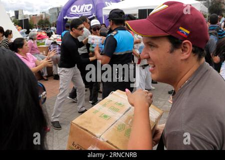 Erdbeben en Équateur QUITO, le 17 avril 2016 -- les Vénézuéliens vivant en Équateur recueillent de l'aide humanitaire dans un centre de collecte à Quito, en Équateur, le 17 avril 2016. Le nombre de victimes d'un tremblement de terre dévastateur qui a secoué l'Équateur a atteint 246 morts et 2 527 blessés, a déclaré dimanche le vice-président Jorge Glas, s'exprimant depuis la ville de Pedernales. Alexander Gomez/) (vf) (ah) ÉQUATEUR-QUITO-TREMBLEMENT DE TERRE AVN PUBLICATIONxNOTxINxCHN tremblements de terre en Équateur Quito avril 17 2016 Vénézuélien vivant en Équateur recueillir de l'aide humanitaire dans un centre de collecte à Quito Équateur LE 17 2016 avril le nombre Banque D'Images