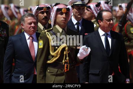 (160419) -- AMMAN, April 19, 2016 -- Jordanian King Abdullah II (L) and French President Francois Hollande (R) review the guard of honor at the Royal Palace in Amman, Jordan, on April 19, 2016. )(zhf) JORDAN-AMMAN-FRANCE-PRESIDENT-VISIT MohammadxAbuxGhosh PUBLICATIONxNOTxINxCHN   160419 Amman April 19 2016 Jordanian King Abdullah II l and French President François Hollande r REVIEW The Guard of HONOR AT The Royal Palace in Amman Jordan ON April 19 2016 zhf Jordan Amman France President Visit MohammadxAbuxGhosh PUBLICATIONxNOTxINxCHN Banque D'Images