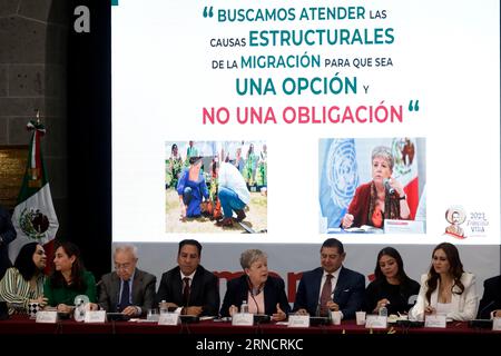 Non exclusif : 31 août 2023, Mexico, Mexique : la chancelière du Mexique, Alicia Barcena, avec le coordinateur du mouvement de régénération nationale Banque D'Images
