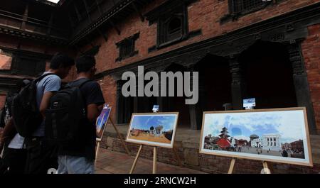 LALITPUR, le 21 avril 2016 -- les visiteurs regardent les photos de l'exposition de photos Nepal Rising organisée par les Nations Unies, présentant des photos de la reconstruction du Népal un an après le tremblement de terre au Musée Patan de Lalitpur, Népal, le 21 avril 2016.) NÉPAL-LALITPUR-EXPOSITION DE PHOTOS SunilxSharma PUBLICATIONxNOTxINxCHN Lalitpur avril 21 2016 visiteurs Regardez les photos de l'exposition de photos Nepal Rising organisée par les Nations Unies présenter des photos de RECONSTRUCTION du Népal un an après le tremblement de terre AU Musée Patan de Lalitpur Népal avril 21 2016 Népal exposition de photos de Lalitpur SunilxSharma BLI Banque D'Images