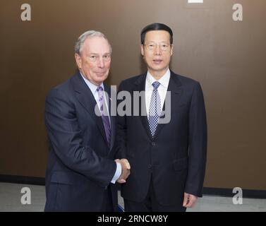 (160421) -- NEW YORK, April 21, 2016 -- Chinese Vice Premier Zhang Gaoli (R) meets with UN Secretary-General Ban Ki-moon s special envoy for cities and climate change Michael Bloomberg in New York, the United States, April 21, 2016. Zhang will attend the Paris climate agreement signing ceremony on April 22 as Chinese President Xi Jinping s special envoy. ) (whj) U.S.-CHINA-UN-MEETING wangxye PUBLICATIONxNOTxINxCHN   160421 New York April 21 2016 Chinese Vice Premier Zhang Gaoli r Meets With UN Secretary General Ban KI Moon S Special Envoy for CITIES and CLIMATE Change Michael Bloomberg in New Banque D'Images