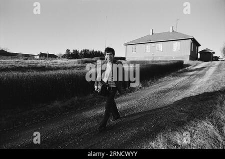 Courant 47-1-1973 : Hamar sur les airs Marienlyst est devenu une institution géante. Maintenant, NRK va étendre les émissions de district. À l'automne, un bureau de district a été créé pour Hedmark et Oppland. À plus long terme, il est souhaitable que chaque comté dispose de sa propre station de radio de district. Journaliste Arve Granlund. Photo : Sverre A. Børretzen / Aktuell / NTB ***PHOTO NON TRAITÉE*** ce texte a été traduit automatiquement! Banque D'Images