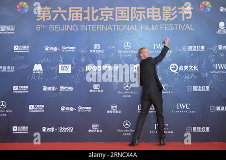 (160423) -- PÉKIN, 23 avril 2016 -- le réalisateur Peter Plaugborg marche sur le tapis rouge lors de la cérémonie de clôture du 6e Festival international du film de Pékin (BJIFF) à Pékin, capitale de la Chine, le 23 avril 2016. (zkr) CHINA-BEIJING-FILM FESTIVAL-CLOSING CEREMONY(CN) LixXin PUBLICATIONxNOTxINxCHN 160423 Beijing avril 23 2016 le réalisateur Peter marche sur le tapis rouge À la cérémonie de CLÔTURE du 6e Festival International du film de Beijing BJIFF à Beijing capitale de la Chine avril 23 2016 CCR China Beijing film Festival cérémonie de CLÔTURE CN LixXin PUBLICATIONxNOTxINxCHN Banque D'Images