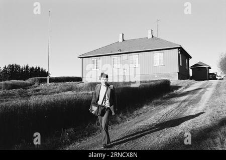 Courant 47-1-1973 : Hamar sur les airs Marienlyst est devenu une institution géante. Maintenant, NRK va étendre les émissions de district. À l'automne, un bureau de district a été créé pour Hedmark et Oppland. À plus long terme, il est souhaitable que chaque comté dispose de sa propre station de radio de district. Journaliste Arve Granlund. Photo : Sverre A. Børretzen / Aktuell / NTB ***PHOTO NON TRAITÉE*** ce texte a été traduit automatiquement! Banque D'Images