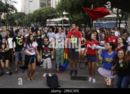 Students participate in a protest against impeachment of Brazil s President Dilma Rousseff in Sao Paulo, Brazil, on April 23, 2016. Nelson Antoine/FRAMEPHOTO/AGENCIA ESTADO) BRAZIL-SAO PAULO-SOCIETY-PROTEST e AE PUBLICATIONxNOTxINxCHN   Students participate in a Protest against Impeachment of Brazil S President Dilma Rousseff in Sao Paulo Brazil ON April 23 2016 Nelson Antoine Framephoto Agencia Estado Brazil Sao Paulo Society Protest e AE PUBLICATIONxNOTxINxCHN Stock Photo