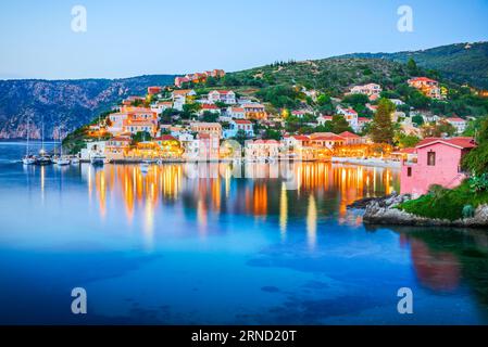 Assos, Greece. Scenic night with beautiful Kefalonia, picturesque village on the idyllic Ionian Greek Islands. Banque D'Images