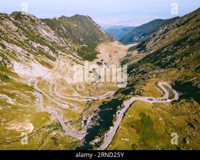 Transfagarasan, Roumanie. Traversant les montagnes des Carpates, Transfagarasan est l'une des routes sinueuses les plus spectaculaires au monde. Banque D'Images