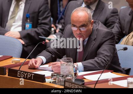 Sitzung des un-Sicherheitsrats zum Friedensprozess in syrien (160504) - NEW YORK, 4 mai 2016 -- Amr Abdellatif Aboulatta, Représentant permanent de l’Égypte auprès des Nations Unies et Président du Conseil de sécurité de mai, préside une réunion du Conseil de sécurité des Nations Unies sur la Syrie, au siège de l’ONU à New York, le 4 mai 2016. Mercredi, les Nations Unies ont exhorté les parties syriennes à respecter la cessation des hostilités à Alep, une grande ville du nord de la Syrie qui a connu une escalade des combats violents.) Réunion ONU-NEW YORK-CONSEIL DE SÉCURITÉ-SYRIE LixMuzi PUBLICATIONxNOTxINxCHN Banque D'Images