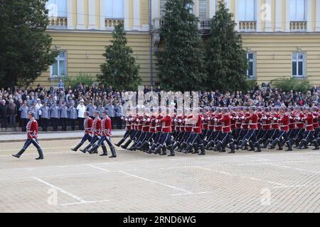 Des soldats défilent lors d'un défilé militaire à Sofia, capitale de la Bulgarie, le 6 mai 2016. Les Bulgares ont célébré le jour de l'Armée vendredi. ) BULGARIE-SOFIA-ARMY DAY-PARADE ZhanxXiaoyi PUBLICATIONxNOTxINxCHN les soldats marchent lors d'un défilé militaire à Sofia capitale de la Bulgarie LE 6 2016 mai les Bulgares ont célébré la Journée de l'Armée LE vendredi Bulgarie Sofia Army Day Parade PUBLICATIONxNOTxINxCHN Banque D'Images