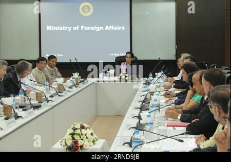 Aung San Suu Kyi empfängt UN Vertreter (160511) -- NAY PYI TAW, May 11, 2016 -- Myanmar s State Counselor and Foreign Minister Aung San Suu Kyi (C) meets with representatives of UN in Nay Pyi Taw, capital of Myanmar, on May 11, 2016. ) MYANMAR-NAY PYI TAW-AUNG SAN SUU KYI-UN REPRESENTATIVES SoexThanxLynn PUBLICATIONxNOTxINxCHN   Aung San Suu Kyi receives UN Representatives 160511 Nay Pyi Taw May 11 2016 Myanmar S State Counselor and Foreign Ministers Aung San Suu Kyi C Meets With Representatives of UN in Nay Pyi Taw Capital of Myanmar ON May 11 2016 Myanmar Nay Pyi Taw Aung San Suu Kyi UN Repr Stock Photo