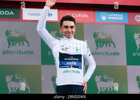 Lenny Martinez nouveau leader de course en maillot rouge et meilleur jeune coureur aussi pour la France et Groupama FDJ Banque D'Images